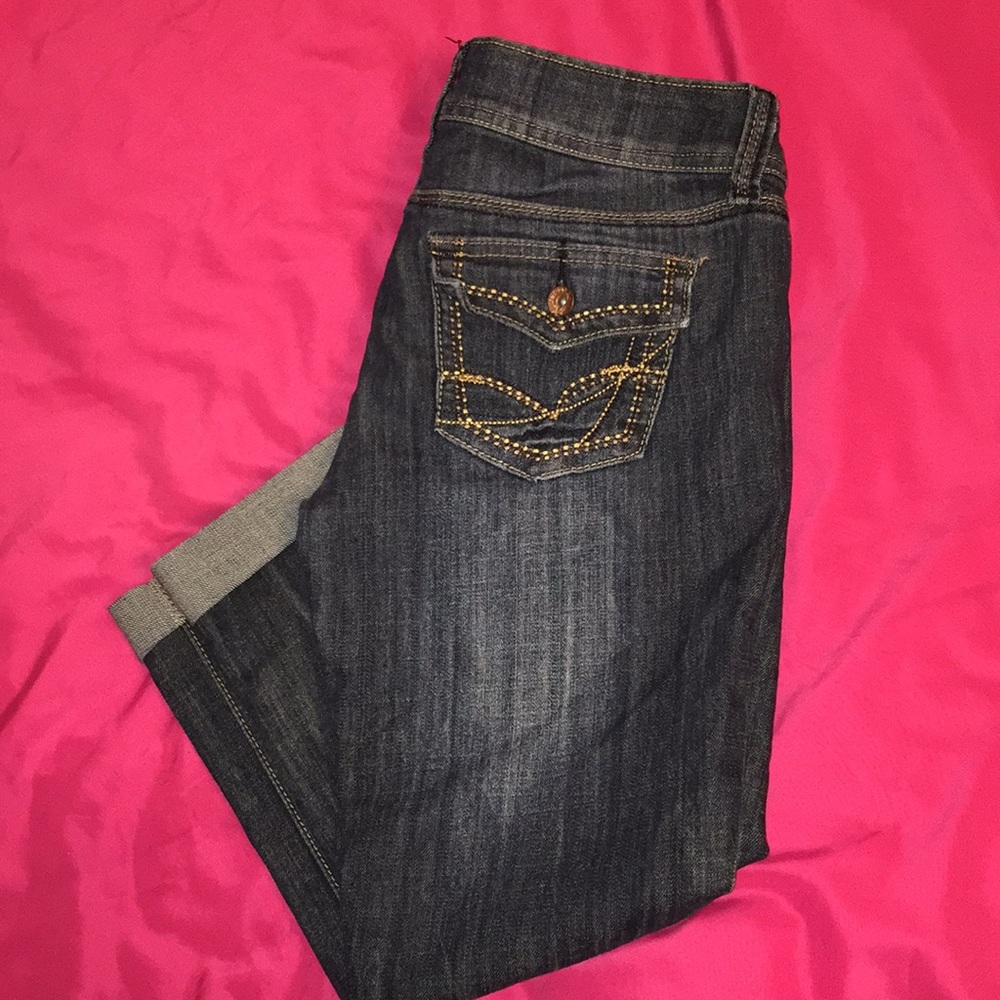 REFUGE dark denim jean capris size 6.